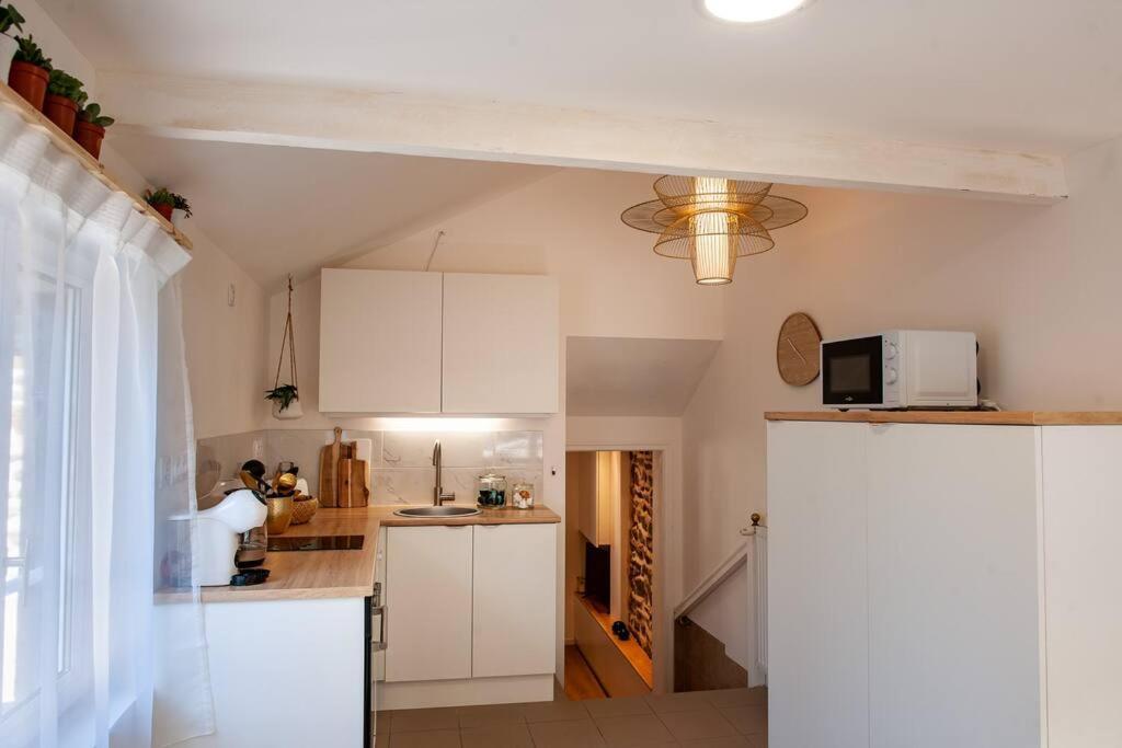 Le Cocoon - Appartement Dans Maison Du Xviieme Siecle Fougeres Exterior photo